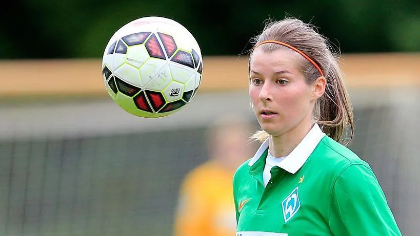Marie-Louise Eta as a Werder Bremen player